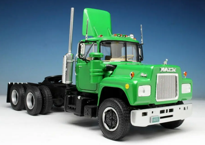 AMT Mack R685ST Semi Tractor 1:25 - AMT1039