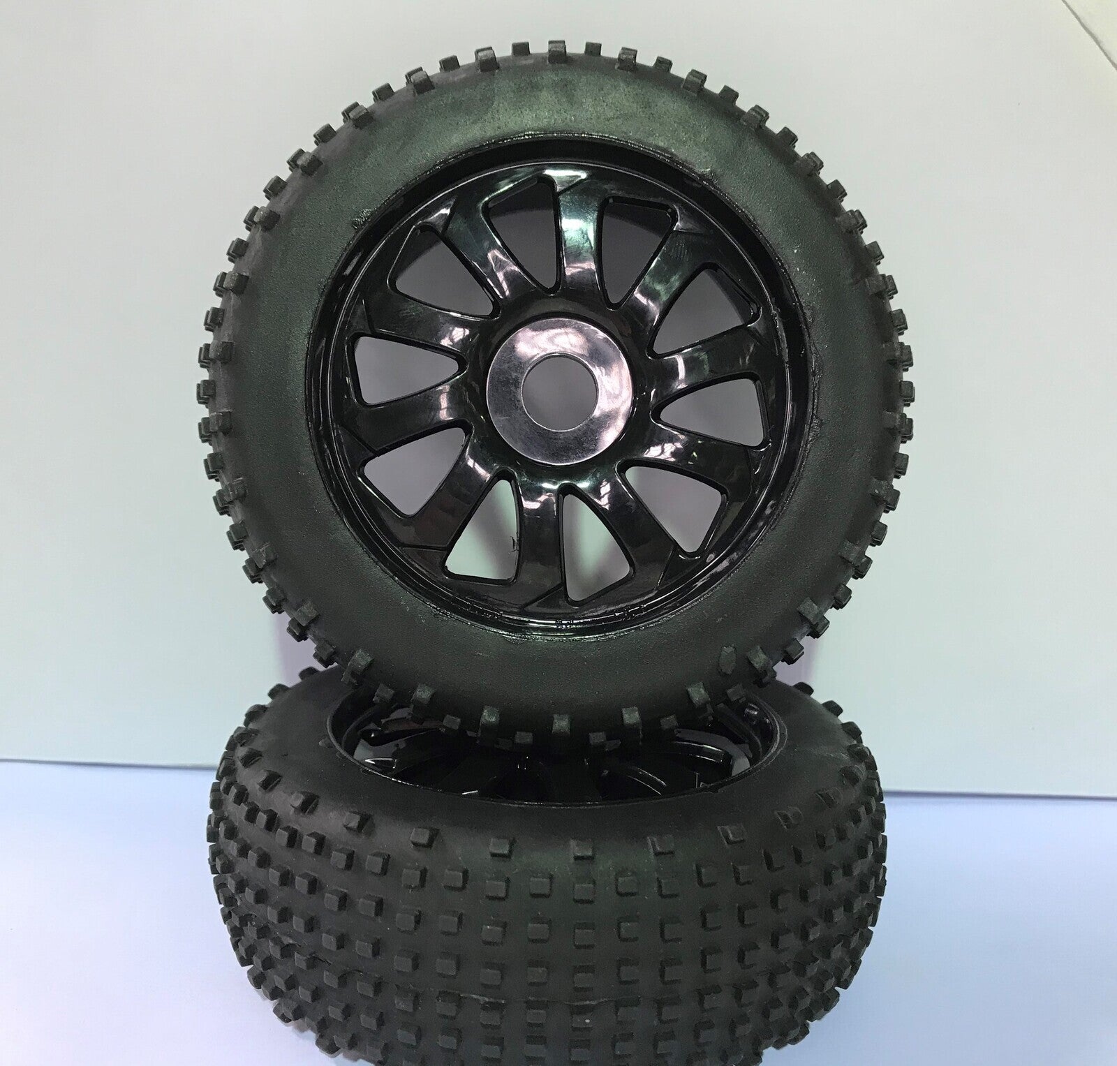 TORNADO 1:8 Buggy 10-Spoke Black Wheel & Tyre 2pcs - TRC-T835